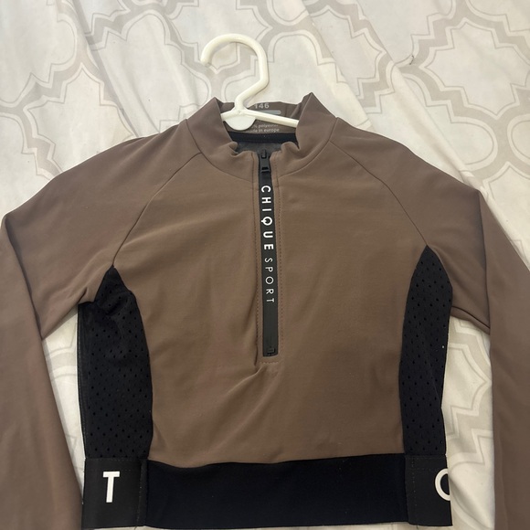 Chique sport cropped half zip